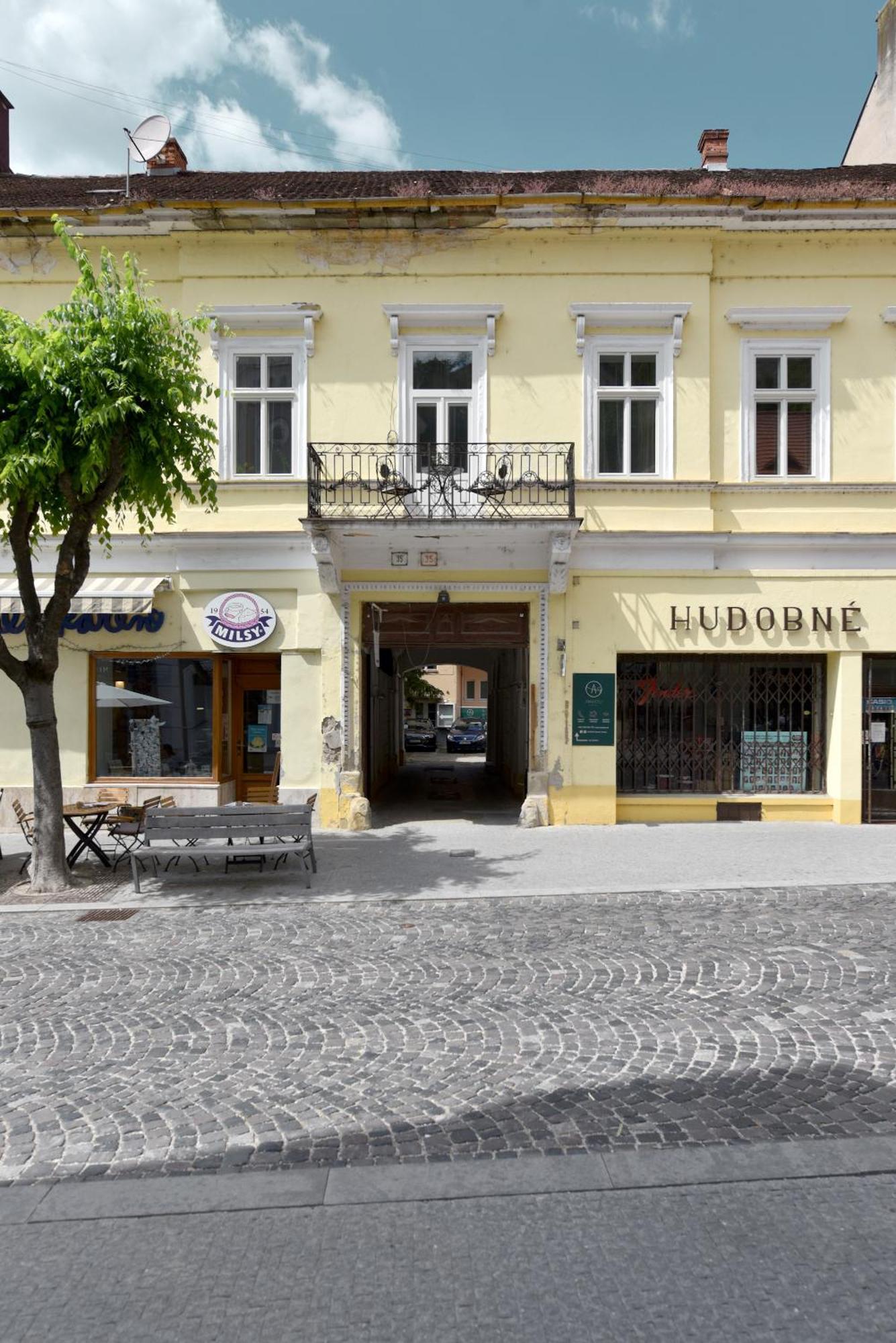 Apartman S Balkonom Trenčín Exteriör bild